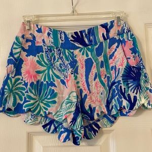 Lily Pulitzer Shorts size XS waist 26” two front pockets excellent condition